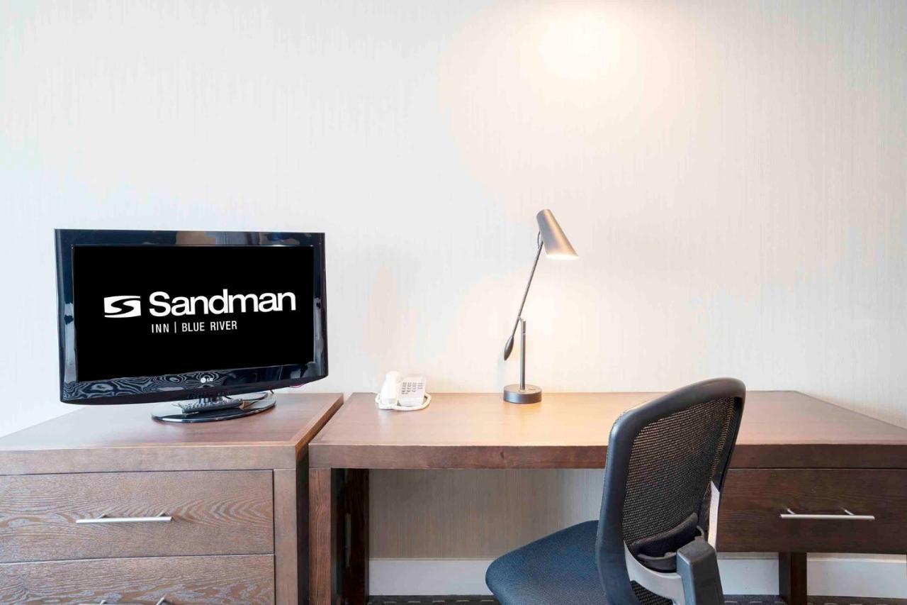 Sandman Inn Блю-Ривер Экстерьер фото